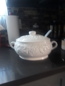 Soup Bowl Server