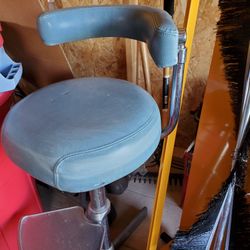 Adjustable  Dr/Dentist Stool