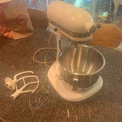 Kitchen Aid (Holbart K5-A ) Pro Model Older But The Best Works Good ! 
