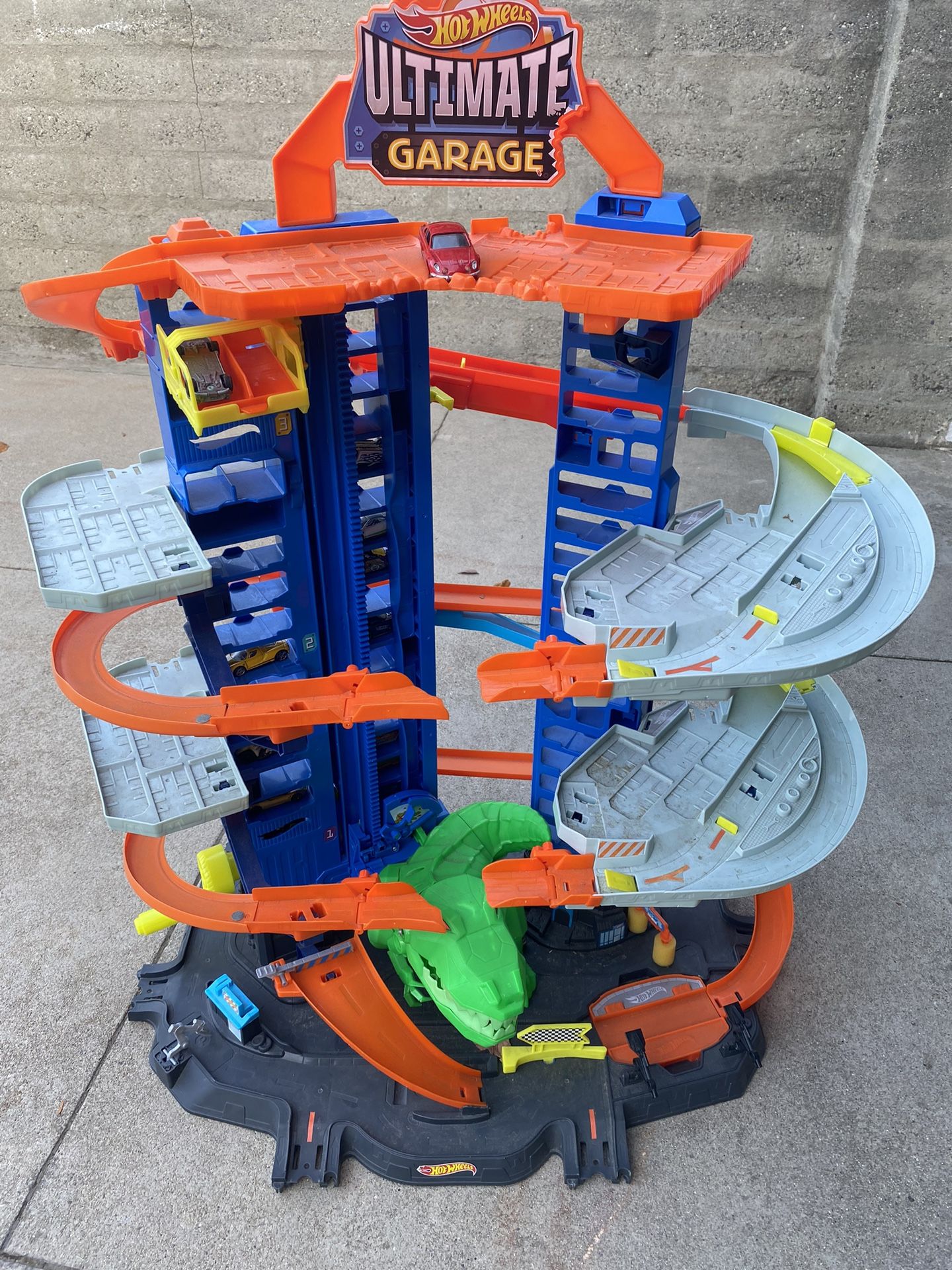 Hot Wheels Dino Garage