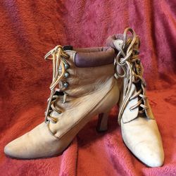 Woman’s High Heeled Leather Work Boots Size 6