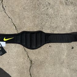 BRAND NEW NIKE TRAINING BELT SIZE LARGE 