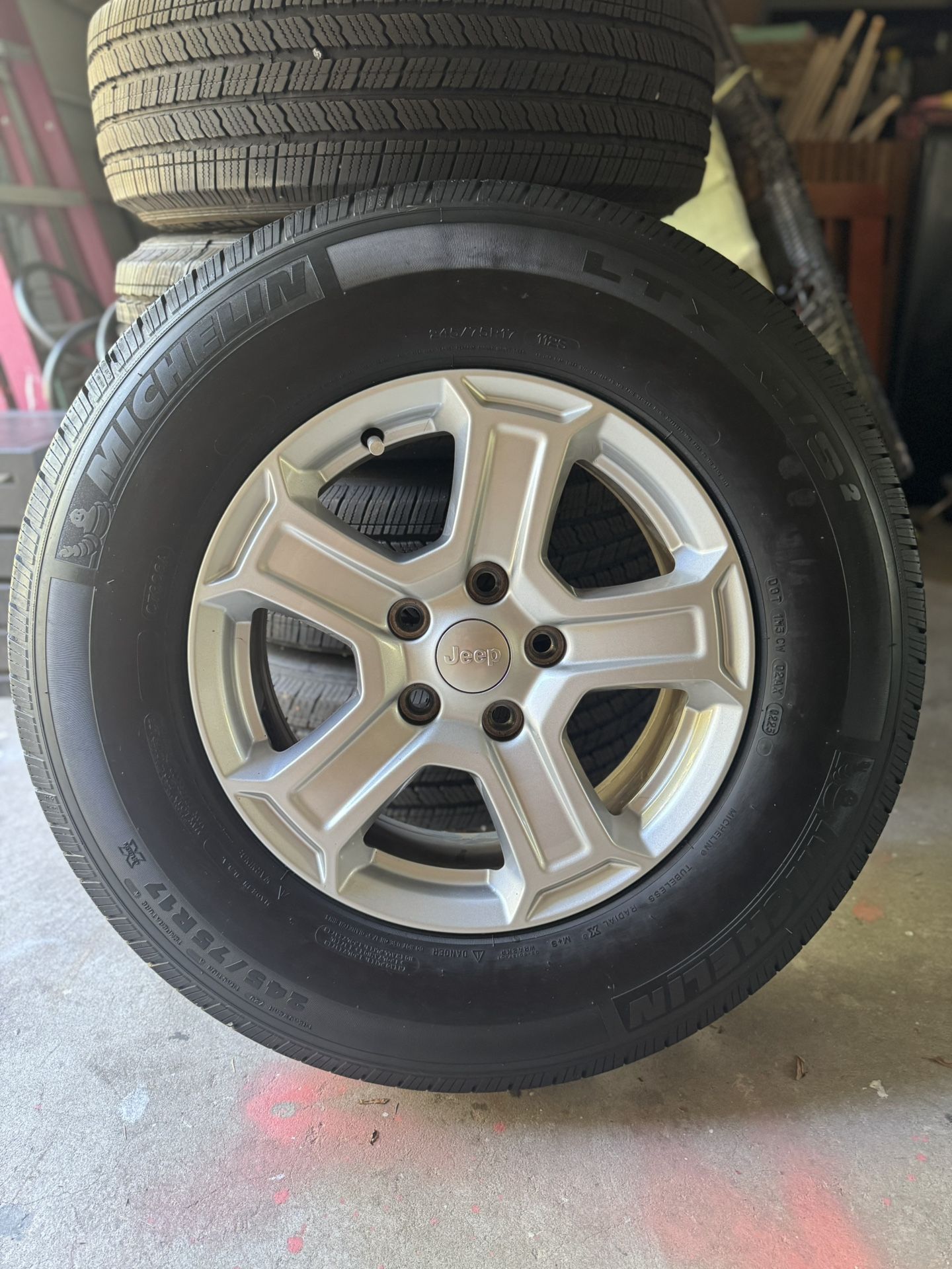 17” 2020 Jeep Wrangler Unlimited OEM Rims/2023 - 2022 Michelin Tires