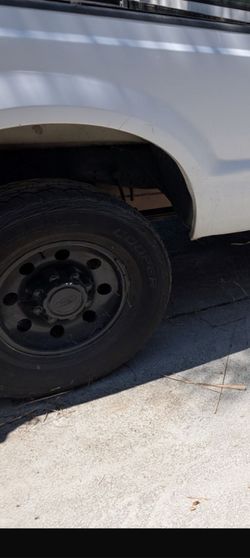 4 Ford super duty truck rims caps and 10 ply tires 265 75 16