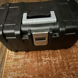 Plastic Husky Tool Box Like New With Tray  Lots Of Room 15