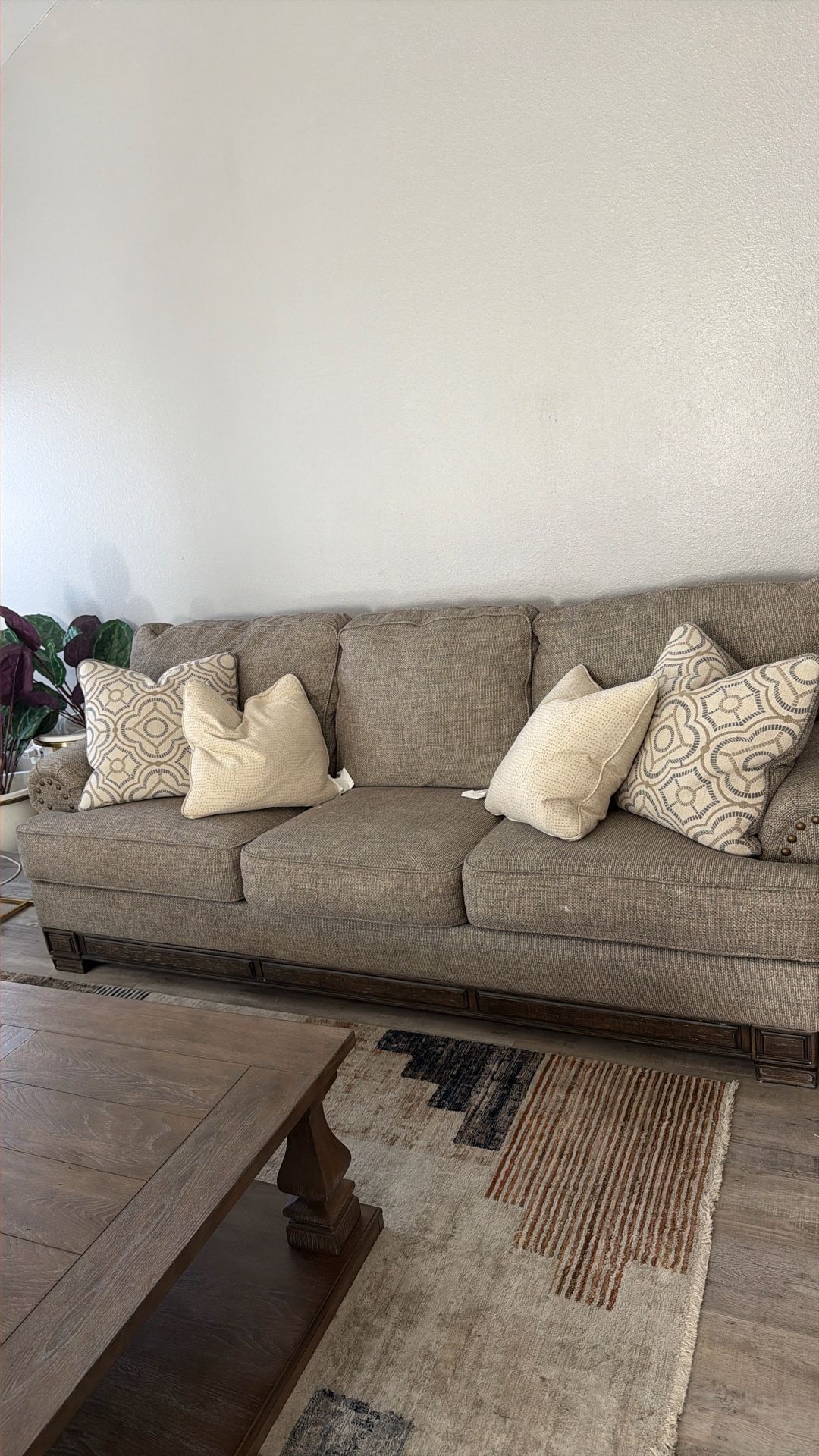 Living Room Sofa And Couch 