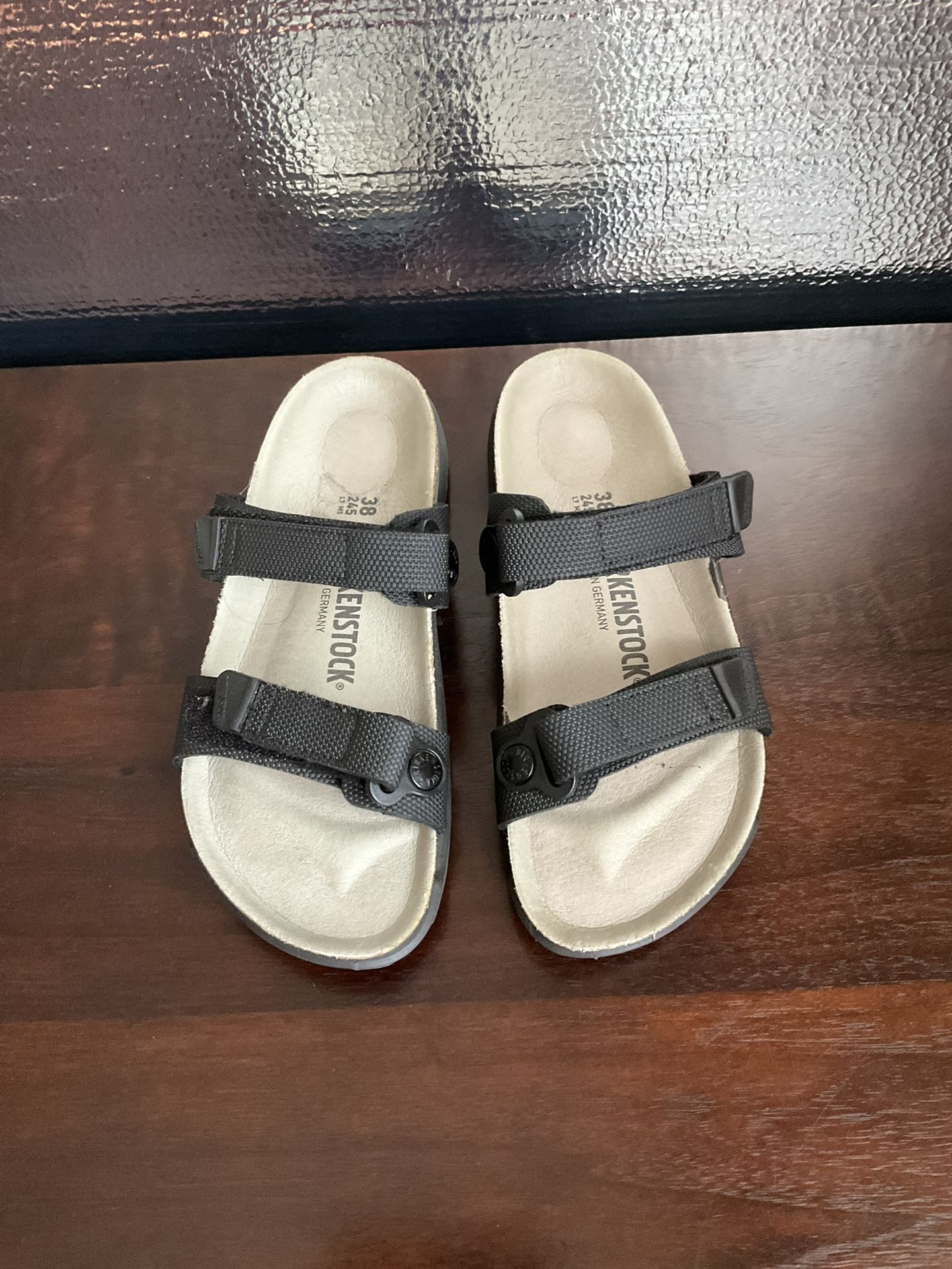 Brand New Sahara Birkenstock Women Sandals