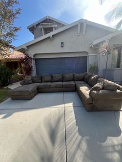 Robert Michael Full Sectional Sofa – Professionally Cleaned – $325