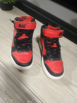 NIKE COURT MID 2 KIDS SHOES SIZE 4Y GOOD CONDITION