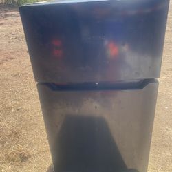 Hisense Mini Refrigerator 