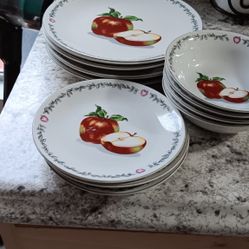 4 Pc. Apple 🍎 Dishes 