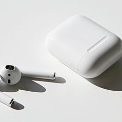 Apple AirPods with Charging Case (2nd Generation) White Color