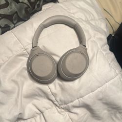 Sony Noise  Cancelation Headphones