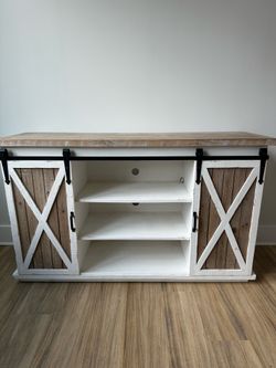 Farmhouse Sliding Barn Door TV Stand / Media Console – Excellent Condition