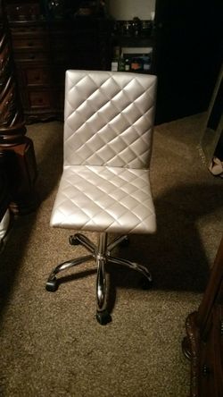 New Silver chair swivels adjustable