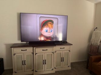 Entertainment center tv stand
