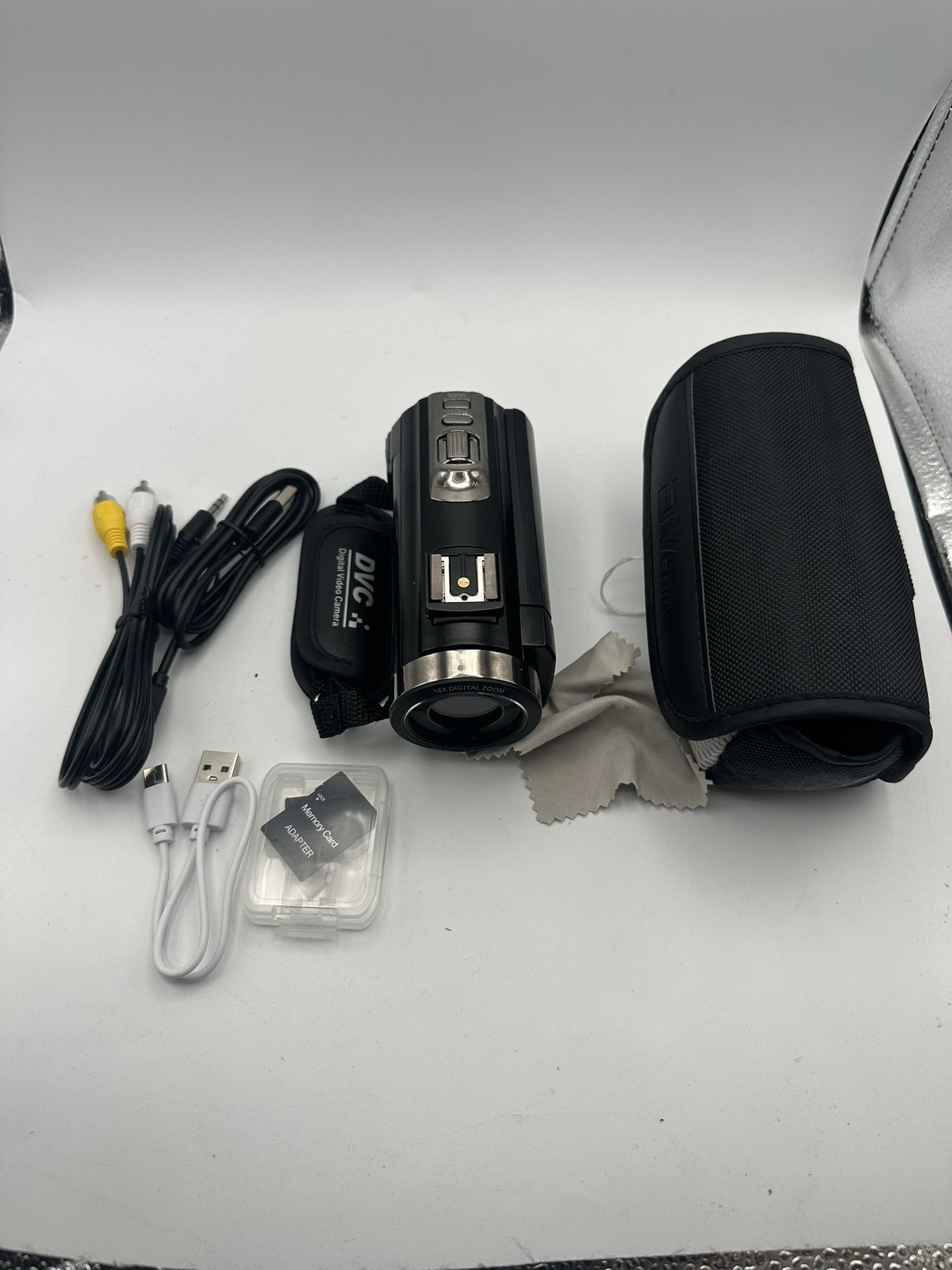  DVC Camcorder w Bag & 32gb Memory Card
