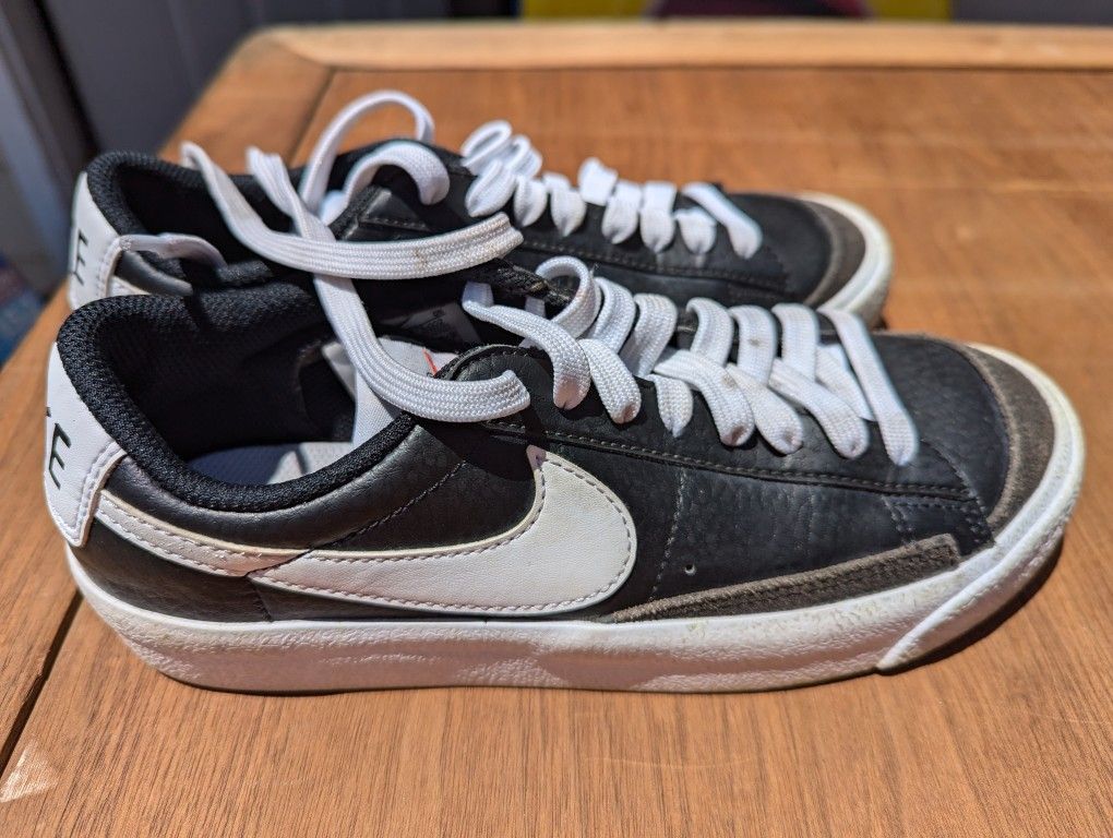 Boys or Girls Nike Leather Shoes Size 4.5 Youth