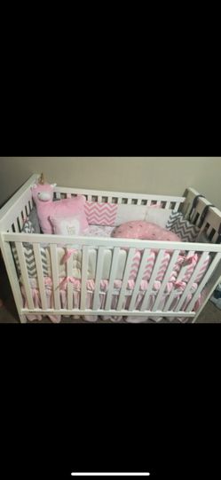 Girl crib rail liner, the fitted sheet, and the comforter on top