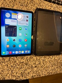 Apple iPad A16 11 WiFi + cellular unlocked 128gb - some scratches- comes with otter box - works great