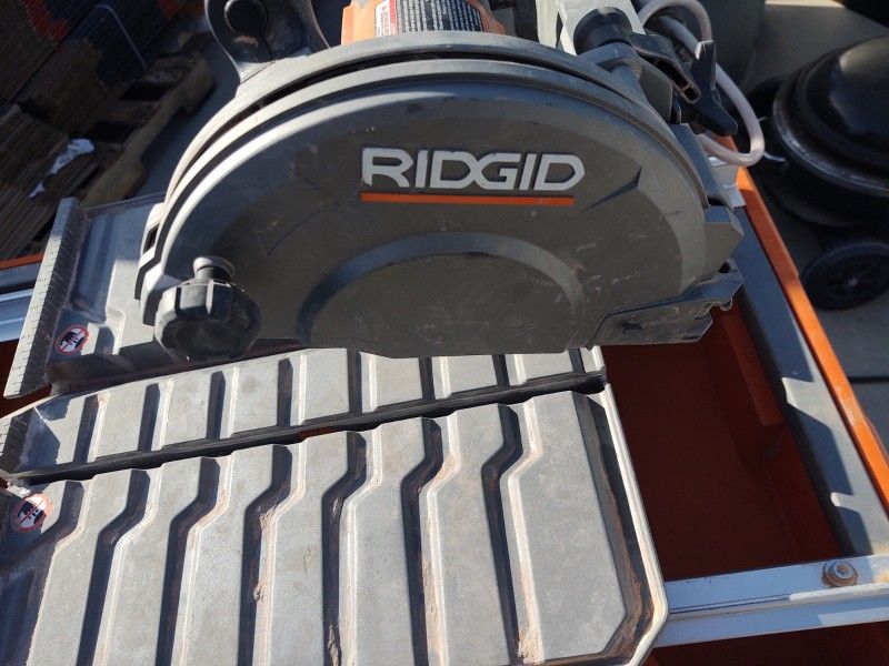 RIGID 9 Amp Corded 7 in. Wet Tile Saw with Stand