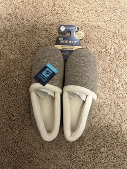 NEW Women’s Gray Isotoner Slippers 