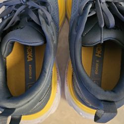 Women's Size 7 Hoka Bondi 8 