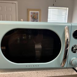 Retro Style Microwave 
