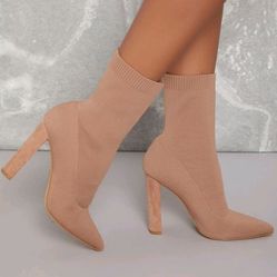 Nude Pointed Toe Slip-On Block Heel Boots Size 10