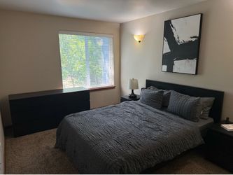 Modern 5-Piece Queen Bedroom Set + Mattress, Memory Foam Topper & Lamp Included