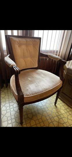(2) Chairs
