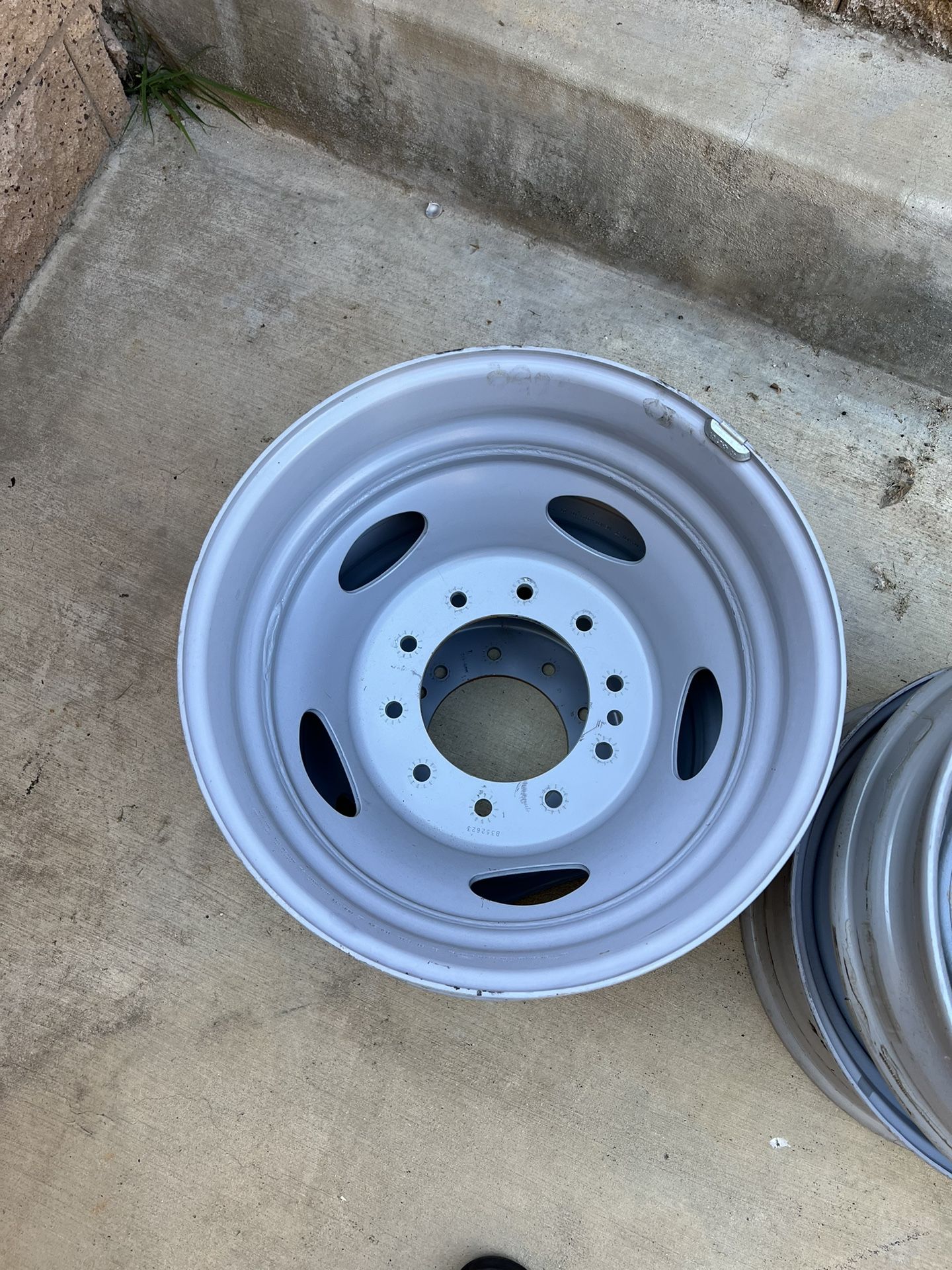 4 Ford 10 Lug 19.5 Wheels