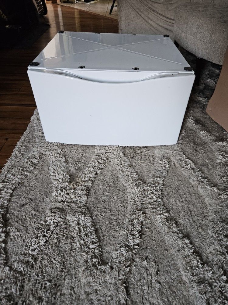 Whirlpool Pedestal