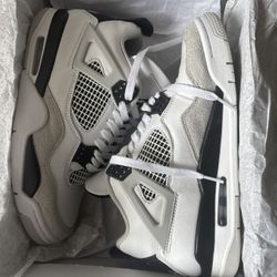 Air Jordan 4 Military Black