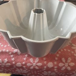 Nordic Ware 9 Cup Bundt Pan