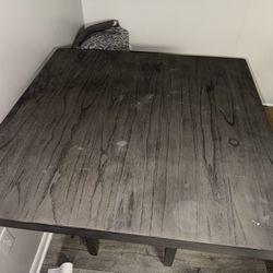 table and 4 stools 