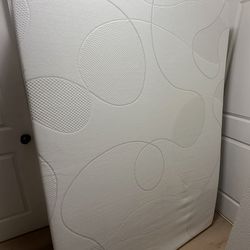 Full Size Firm Plush 12” Memory Foam Mattress in Excellent Condition