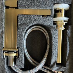 Bathroom Faucet Single Hole, Oakland Modern Bathroom Sink Faucet Single Handle Vanity Faucet with Pop up Drain Assembly Supply Line