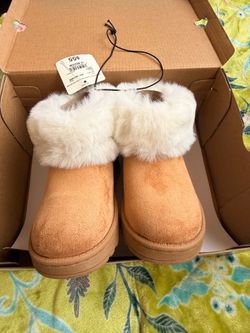Girls fur boots