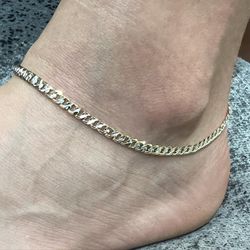 🔥Beautiful anklet 🔥10” long two tone anklet (available in 9.5”10” 10.5” 11”) 18k gold filled best quality can be wet in water💦 no problem guarantee