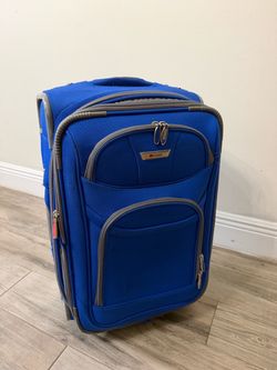 Carry on Suitcase (rolling)