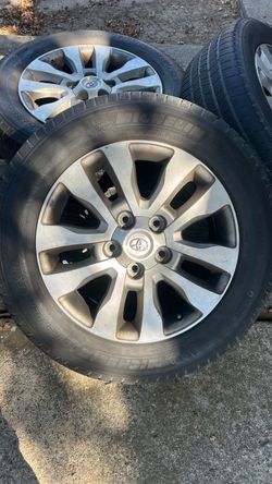 Toyota tundra /Sequoia rims plus tires