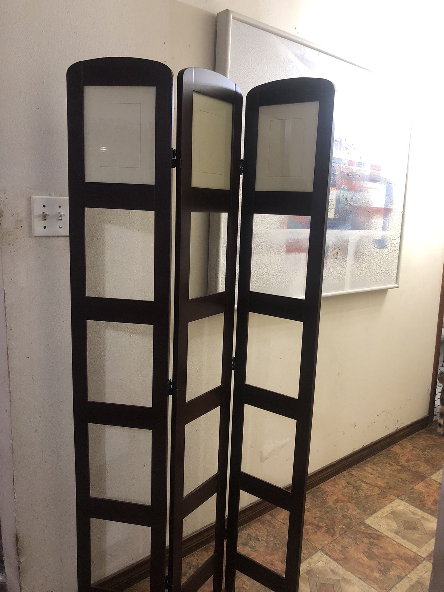 Solid Wood Picture Frame Display To Capture Great Memories 