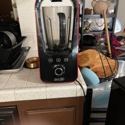 This is a Dash Cold Fusion Vacuum Blender (model DVB300RMRD). 