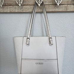 GUESS brand ladies purse.
(Please Read Description)