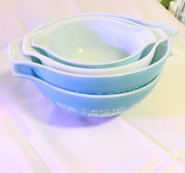 Pyrex Cinderella Nesting Mixing Bowl Set