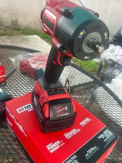 Milwaukee M18 fuel 2960-20  3/8’ Mid torque impact wrench with battery