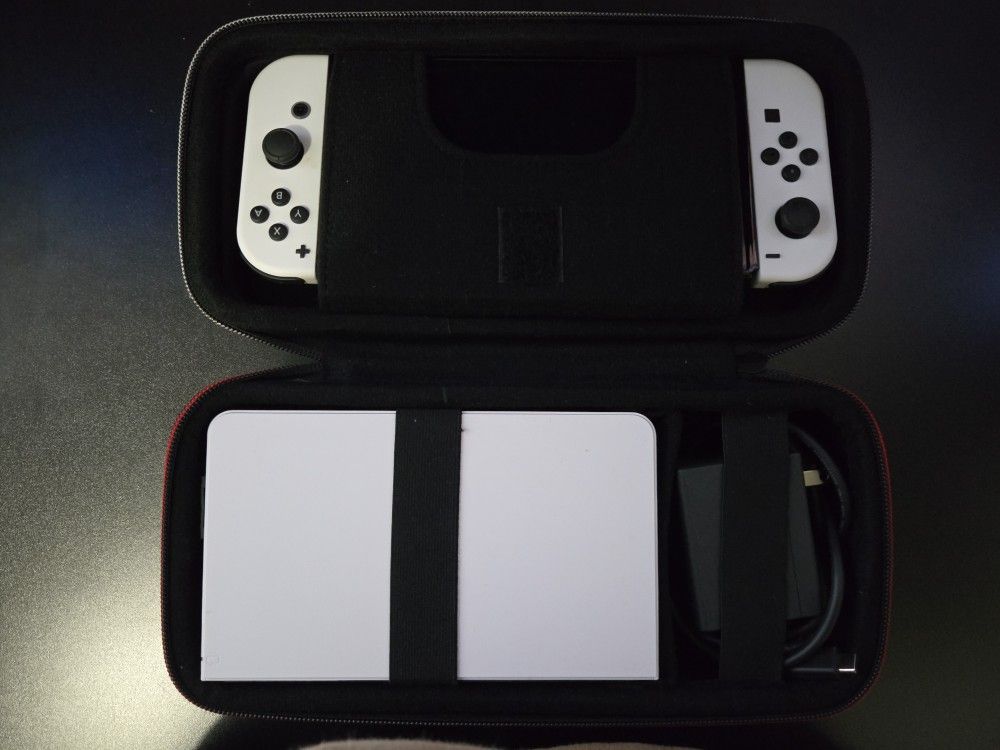 Nintendo Swith Oled With Case, Games