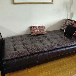 Divan/ Lounge Chair/ Day Bed