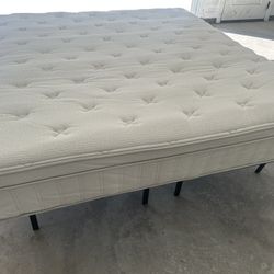 Leesa, Natural Hybrid Mattress, King, Like New, Excellent Condition